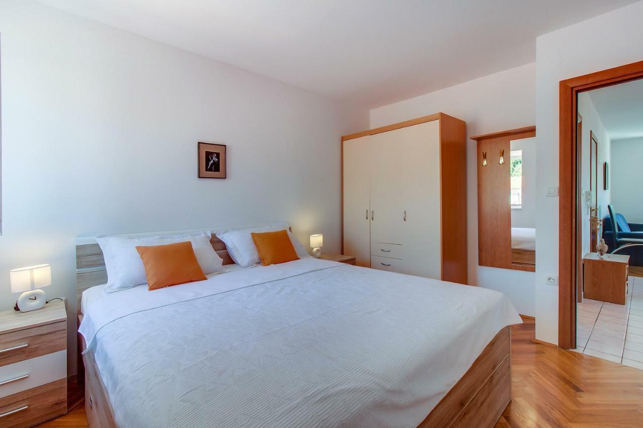 Apartments Bellus Mare Mali Losinj Exterior photo